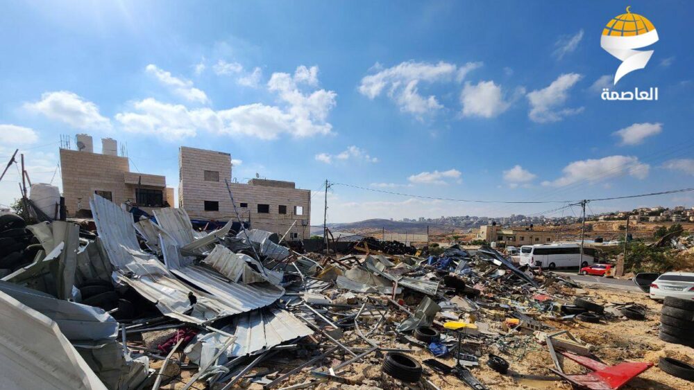 الاحتلال يهدم أربع منشآت في حزما شمال شرق القدس