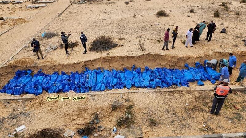 الاحتلال يسلم جثامين أكثر من 80 شهيدًا احتجزتها خلال الحرب على قطاع غزة
