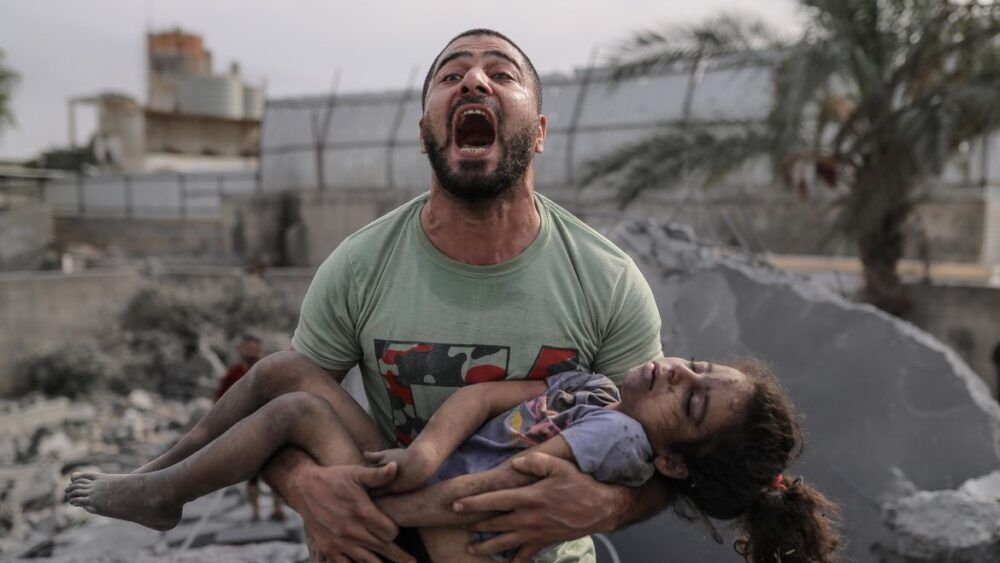 اليوم 306 من العداون: شهداء وجرحى في قصف متواصل على عدة مناطق في قطاع غزة