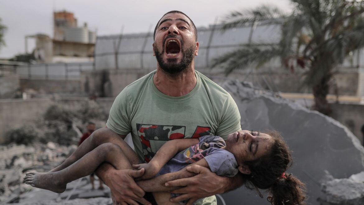 اليوم 306 من العداون: شهداء وجرحى في قصف متواصل على عدة مناطق في قطاع غزة