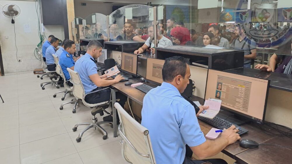 الشرطة: 47 ألف مسافر تنقلوا عبر معبر الكرامة الأسبوع الماضي