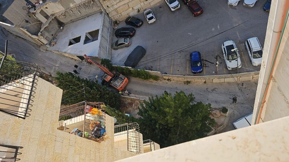 الاحتلال يهدم منزلاً لعائلة اللحام في بيت جالا غرب بيت لحم للمرة الثانية