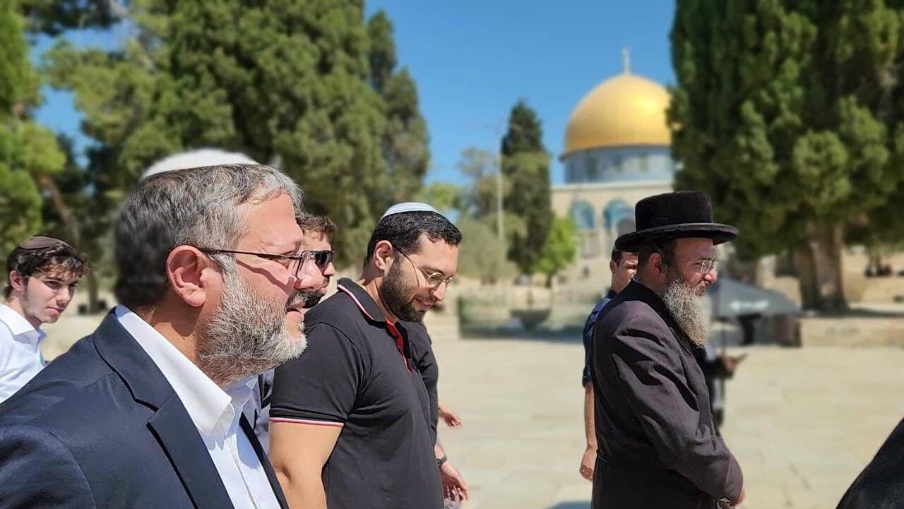 بن غفير: "سأبني كنيساً في المسجد الأقصى".. ومستوطنون يؤدون طقوساً تلمودية