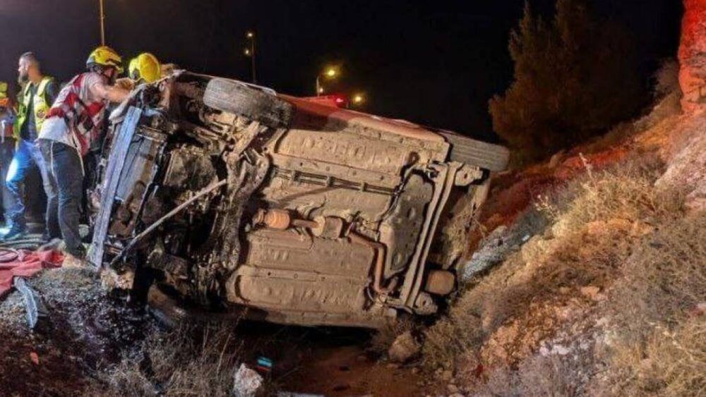 استشهاد مواطن وإصابة مواطنة بعد ملاحقة الاحتلال لهما قرب رام الله