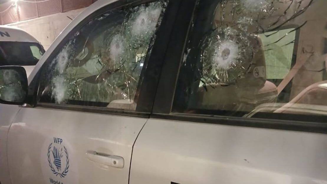 برنامج الغذاء العالمي يعلق أنشطته في غزة بعد استهداف الاحتلال مركبته