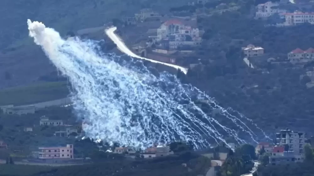 الاحتلال يقصف جنوب لبنان بقذائف الفوسفور الأبيض