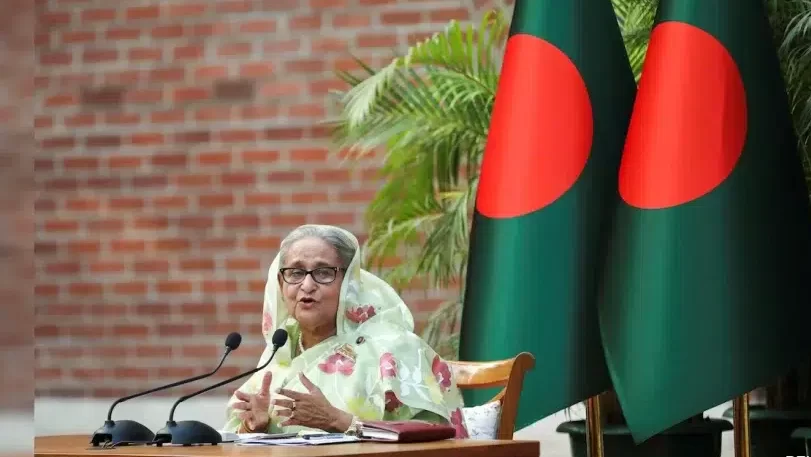 استقالة رئيسة وزراء بنغلادش ومغادرتها البلاد