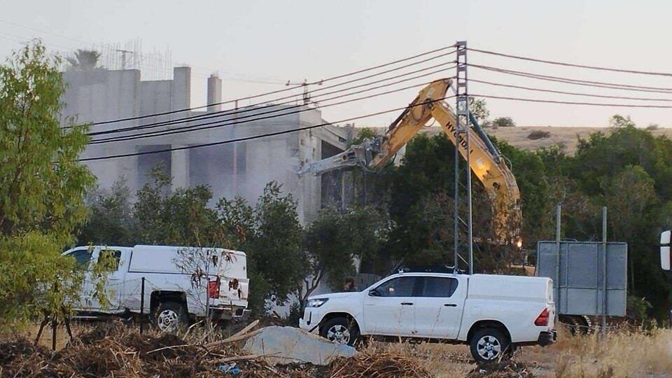 الاحتلال يهدم مبنى مجلس قروي فروش بيت دجن شرق نابلس