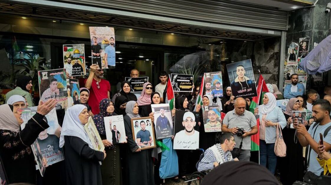 نابلس تنظم وقفة تضامنية نصرة لغزة ومساندة للأسرى في سجون الاحتلال الاسرائيلي