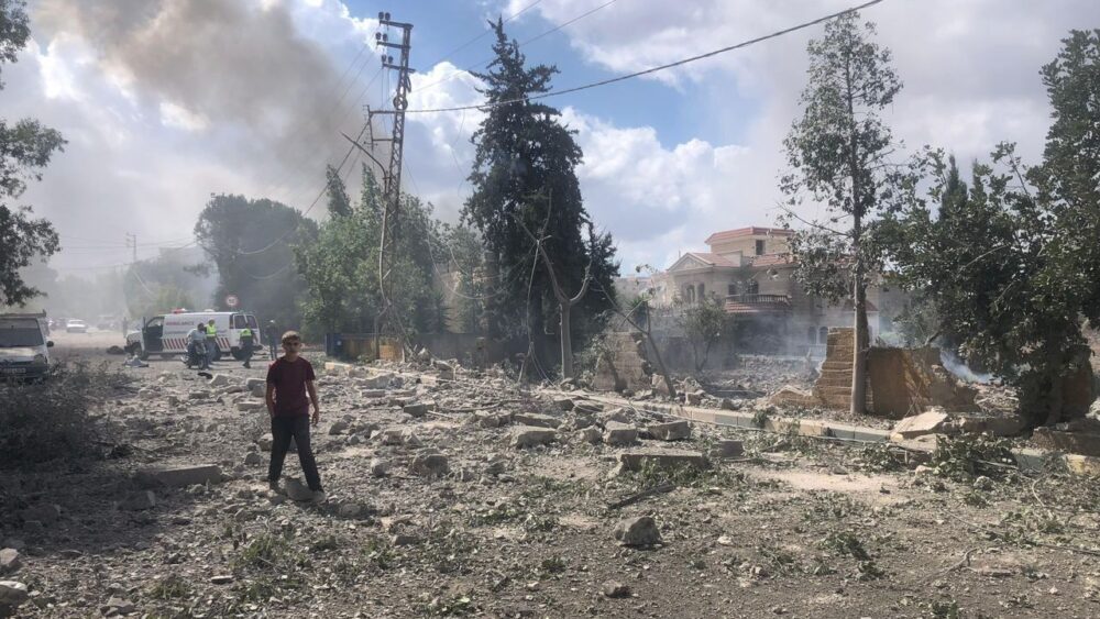 شهيد وإصابات جراء قصف الاحتلال عشرات البلدات اللبنانية