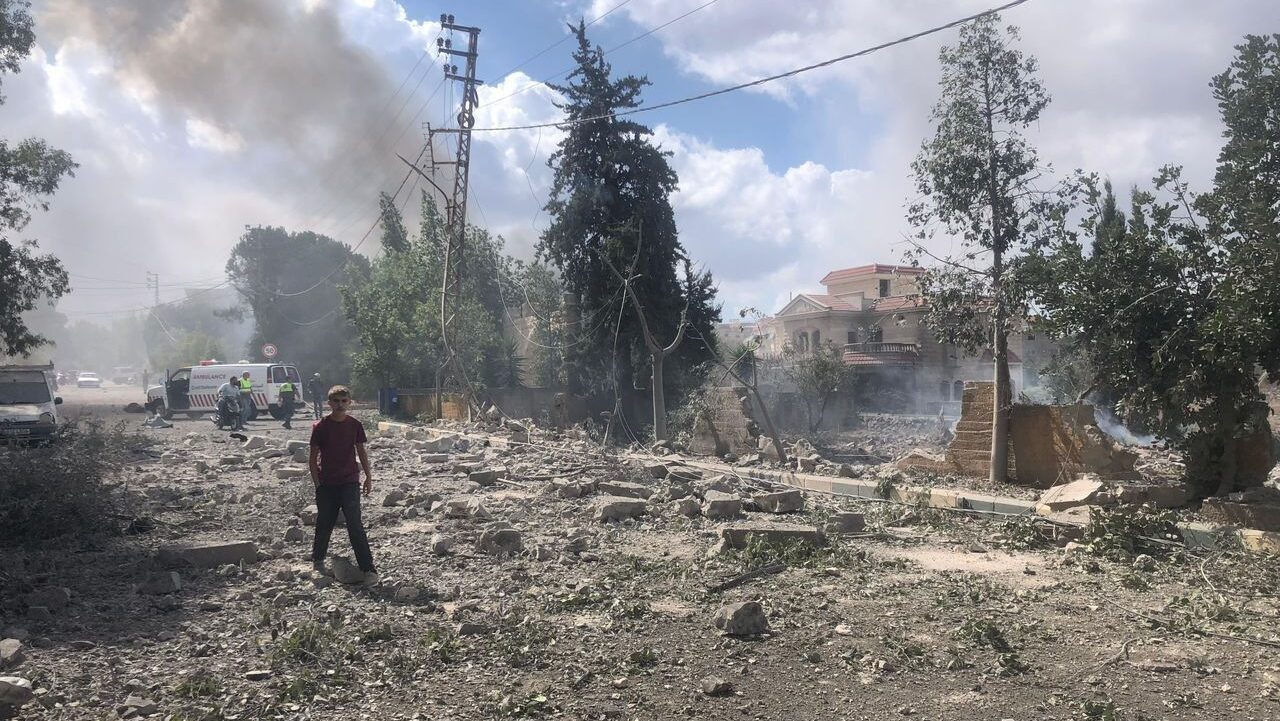 شهيد وإصابات جراء قصف الاحتلال عشرات البلدات اللبنانية