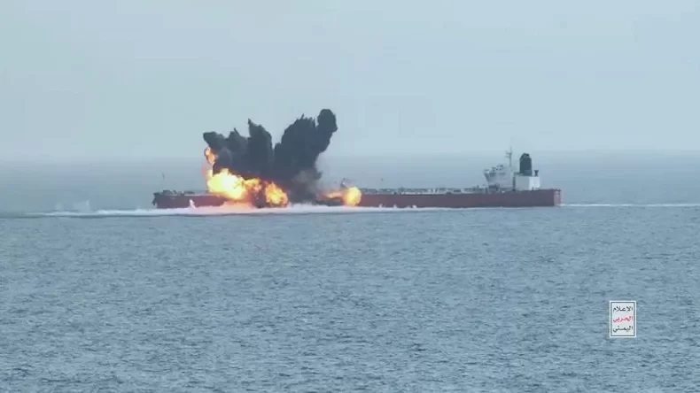 القوات اليمنية تعلن استهداف سفينة "BLUE LAGOON I" في البحر الأحمر