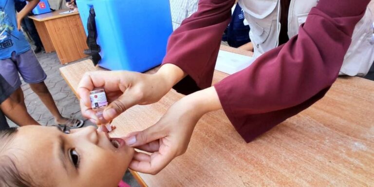 تطعيم 159 ألف طفل ضد شلل الأطفال في غزة