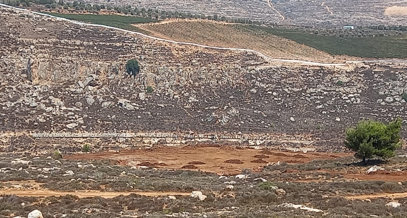 الاحتلال يشرع بتجريف أراضٍ في سنجل تمهيدا لإقامة جدار شائك