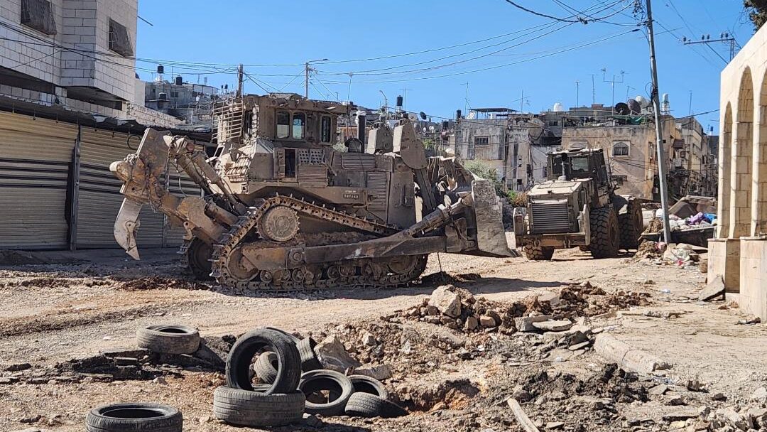 الاحتلال يعتقل خمسة مواطنين من طوباس وطمون