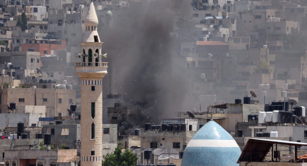 قوات الاحتلال تحاصر مسجد الانصار في مخيم جنين