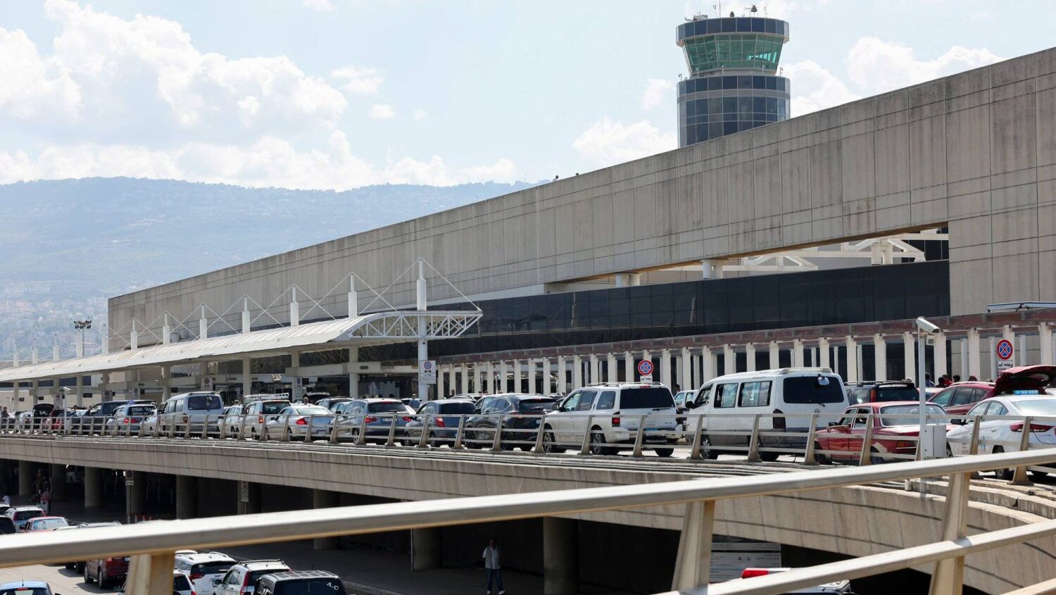 لبنان يوعز بمنع طائرة إيرانية من الهبوط في مطار بيروت