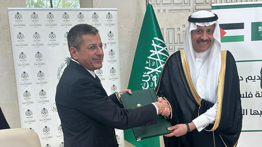 المالية تتسلم الدفعة الثانية من المنحة السعودية بقيمة 10 ملايين دولارالمالية تتسلم الدفعة الثانية من المنحة السعودية بقيمة 10 ملايين دولار