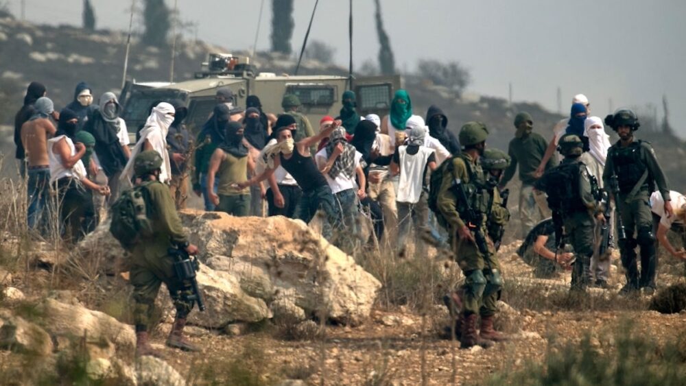 مقاومة الجدار والاستيطان: 1344 اعتداء نفذها الاحتلال والمستوطنين خلال تموز 2024