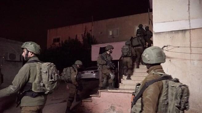 الاحتلال يعتقل ثلاثة مواطنين من مدينة نابلس