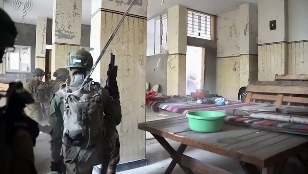 الاحتلال يواصل حصار جباليا لليوم 14 ويوسع العملية العسكرية