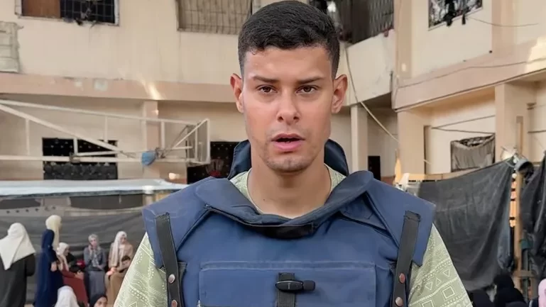 المصور الصحفي "فادي الوحيدي" يدخل في غيبوبة والاحتلال يمنع خروجه من غزة للعلاج