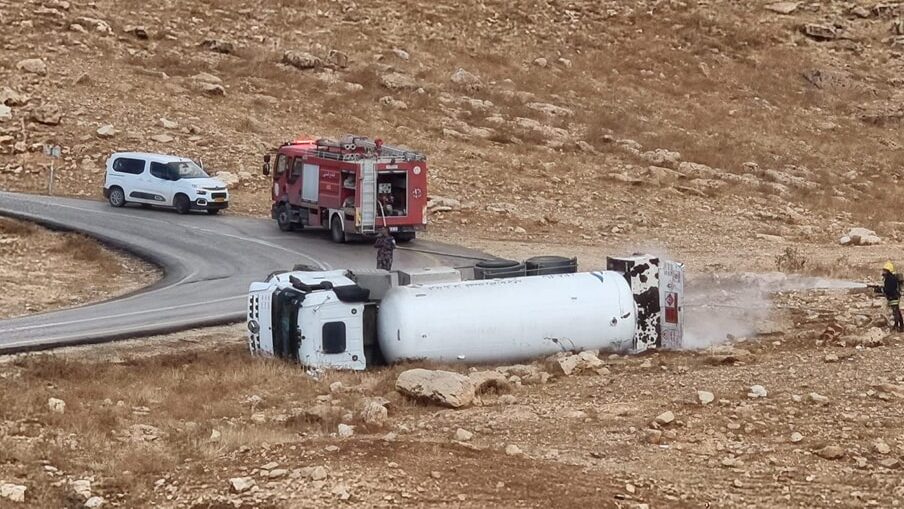 إغلاق طريق المعرجات بين رام الله وأريحا إثر انقلاب صهريج غاز