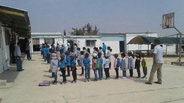 مستوطنون يداهمون مدرسة عرب الكعابنة في المعرجات غرب اريحا