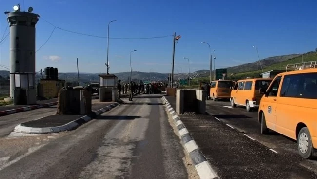 الاحتلال يغلق حاجز جبع العسكري شمال القدس