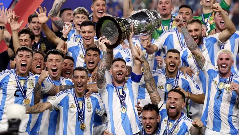 ميسي يتصدر ترشيحات الفيفا لجائزة أفضل لاعب في العالم