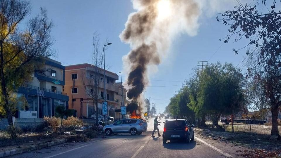 شهيد وعدد من الجرحى جراء استهداف الاحتلال مركبة مدنية في بنت جبيل