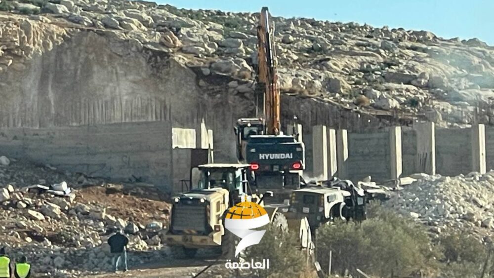 الاحتلال يهدم منشأة تجارية في بيت حنينا شمال القدس