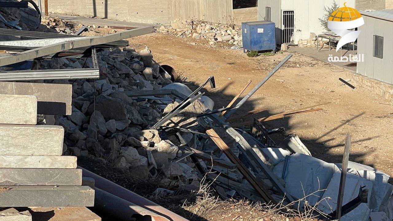 الاحتلال يهدم منزلين ويجرف أشجار زيتون في بلدة حزما