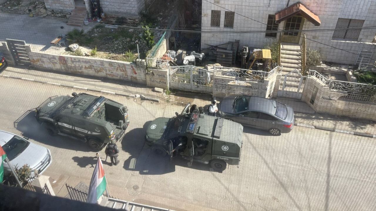 الاحتلال يعتقل شابين من مدينة القدس