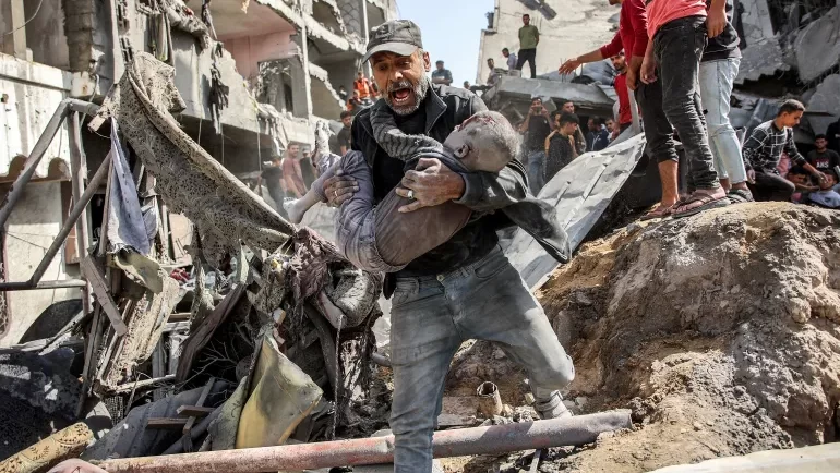 أكثر من 20 شهيدا بغزة وإسرائيل تستهدف عوائل ومدارس تؤوي نازحين