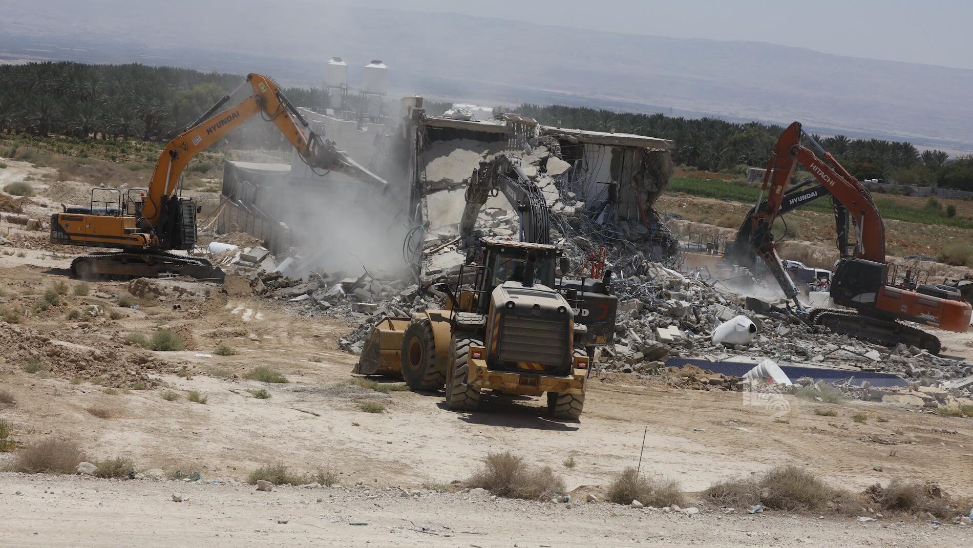 الاحتلال يهدم "فيلاتين" سياحيتين في النويعمة بمدينة أريحا