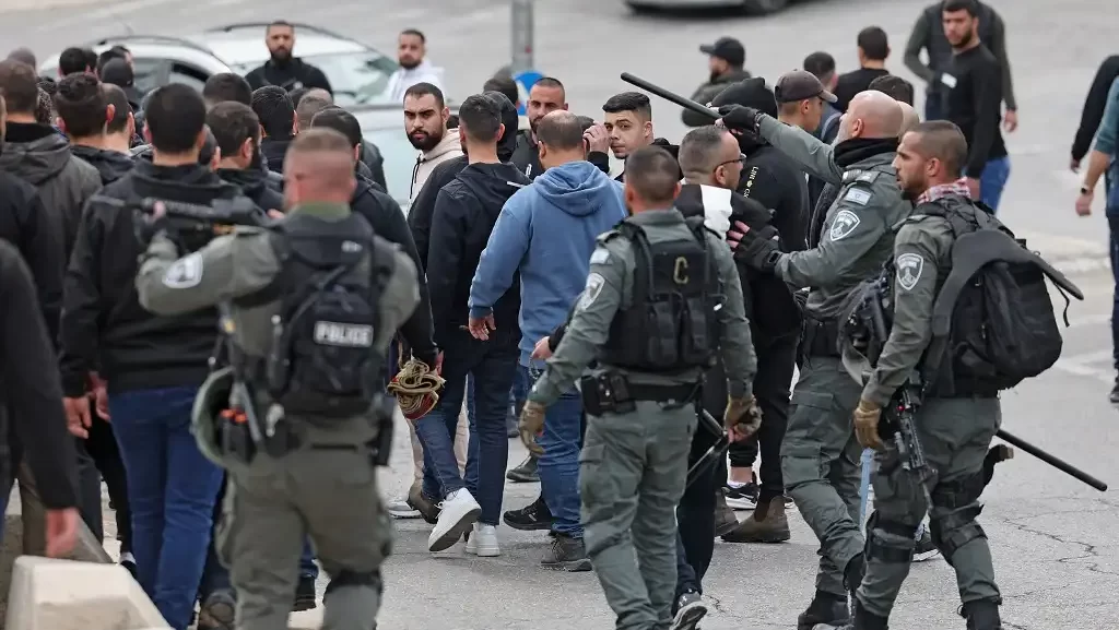 الاحتلال يعتقل 22 مواطناً من الضفة الغربية بينهم طفلان وسيدة