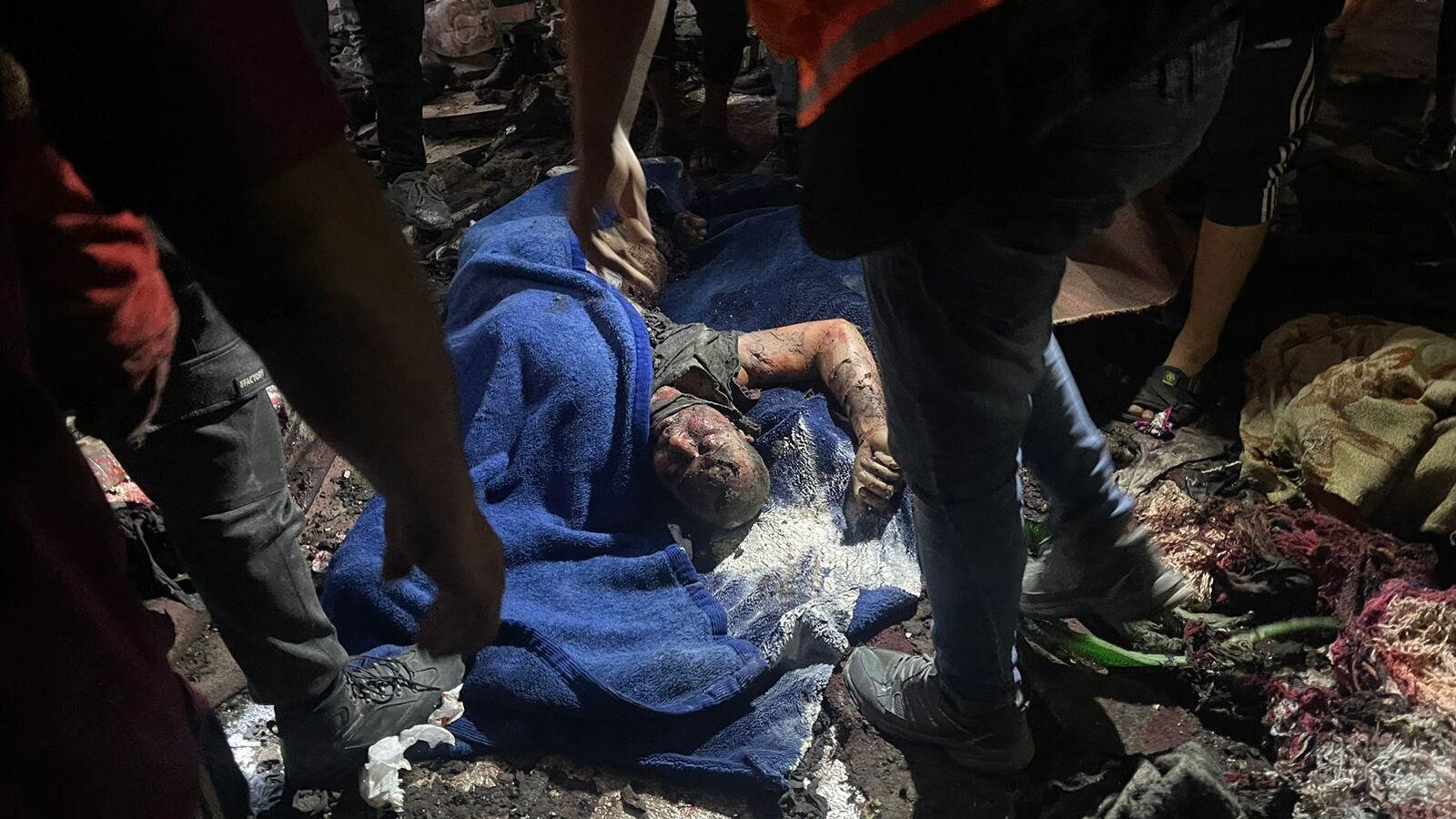 سبعة شهداء جراء استهداف الاحتلال مستشفى الوفاء بغزة