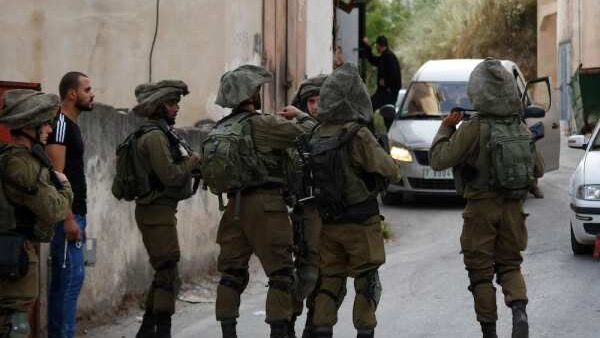 الاحتلال يداهم مصنعا ويحتجز عماله شرق قلقيلية