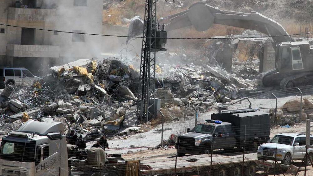 الاحتلال يهدم مسجدا في جنين