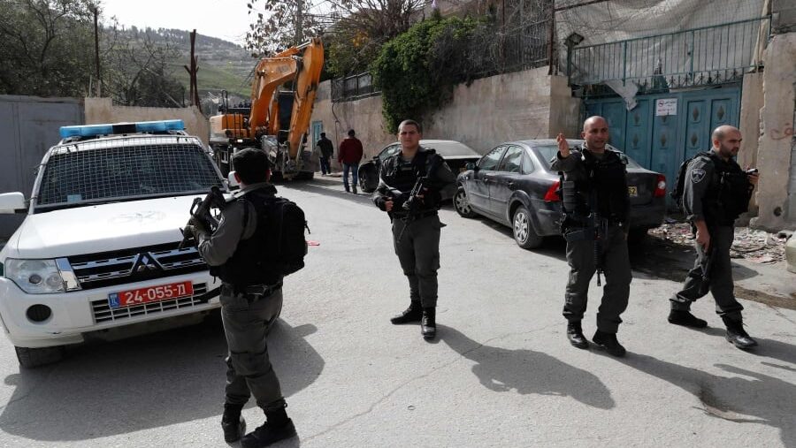 الاحتلال يسلم إخطار هدم في حي وادي الربابة ببلدة سلوان