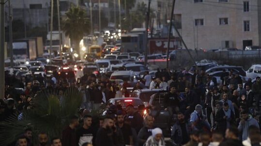 إصابات إثر اعتداء الاحتلال على مواطنين قرب سجن "عوفر" غرب رام الله