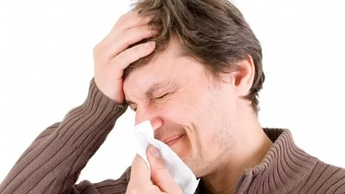 ما الأسباب التي تجعلك تعاني من نزلة برد لا تزول؟