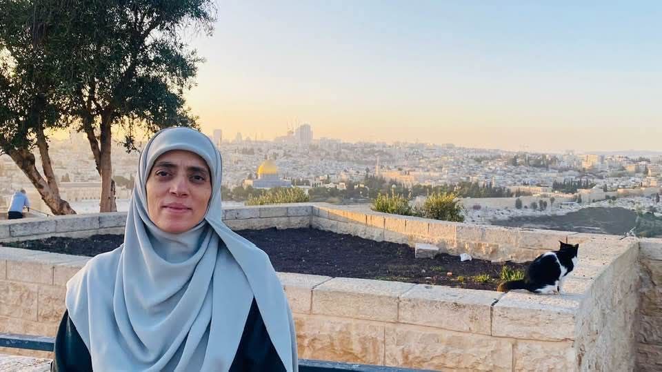 الاحتلال يمنع مقدسية من دخول الضفة ستة أشهر