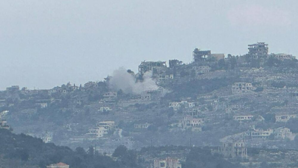 الاحتلال يفجر خمسة منازل في بلدة عيتا الشعب جنوب لبنان