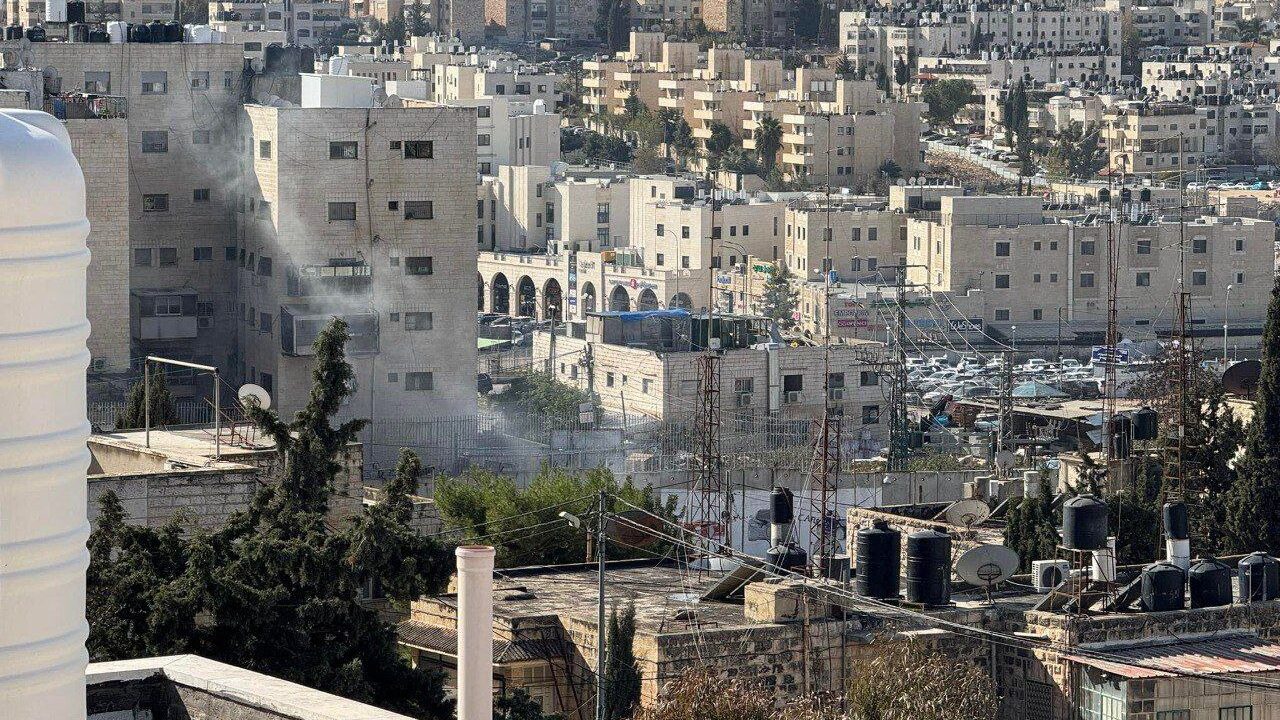 إصابات بالاختناق خلال اقتحام قوات الاحتلال بلدة الرام شمال القدس