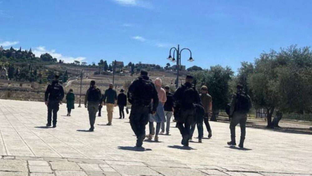 مجموعات المستوطنين تقتحم المسجد الأقصى المبارك