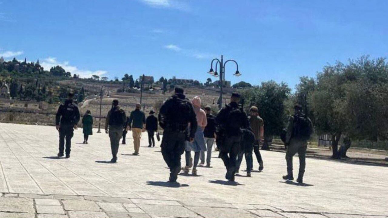 مجموعات المستوطنين تقتحم المسجد الأقصى المبارك