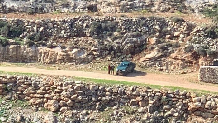 مستوطنون يقتحمون منطقة "بئر أبو عمار" في قراوة بني حسان