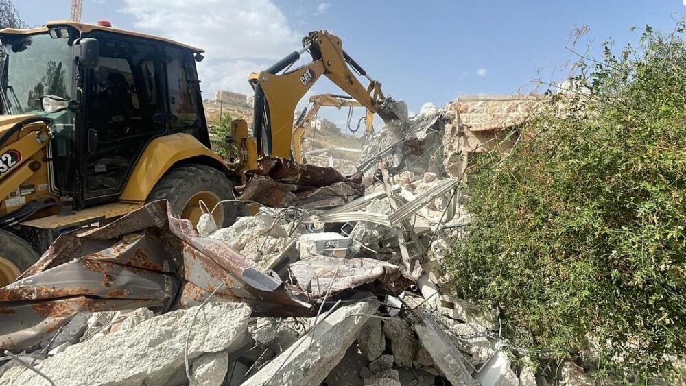 قوات الاحتلال تهدم غرفة زراعية في بيت لحم